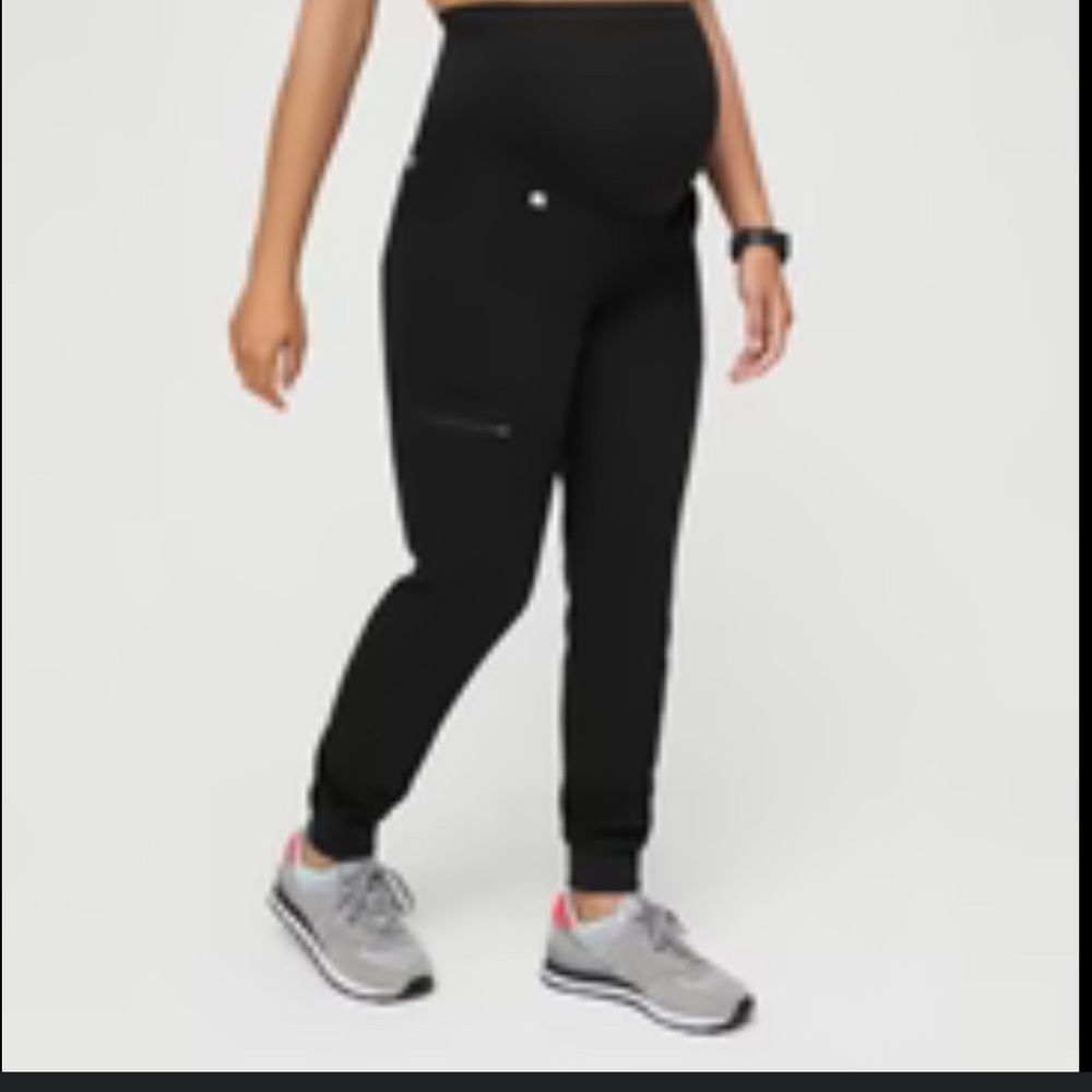 FIGS Women's Zamora™ Maternity Scrub Pants Black size Small